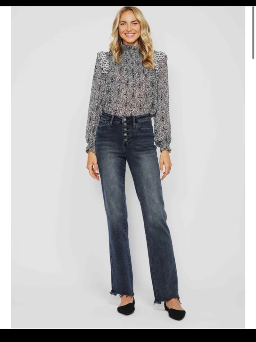 NWT Judy Blue High Waist Button Fly Destroy Hem Straight Jeans 88912
Size 3/26